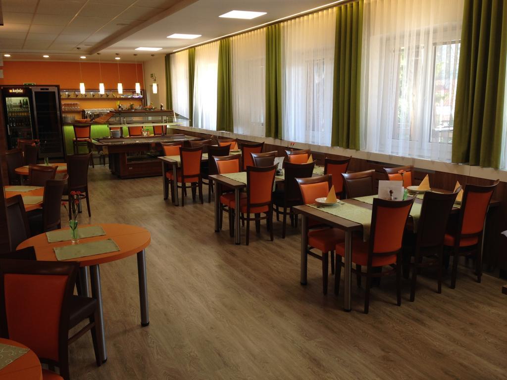 Hotel Odra オストラヴィツェ エクステリア 写真