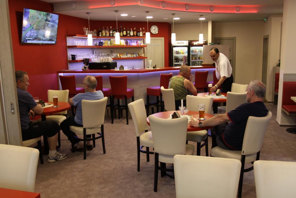 Hotel Odra オストラヴィツェ エクステリア 写真