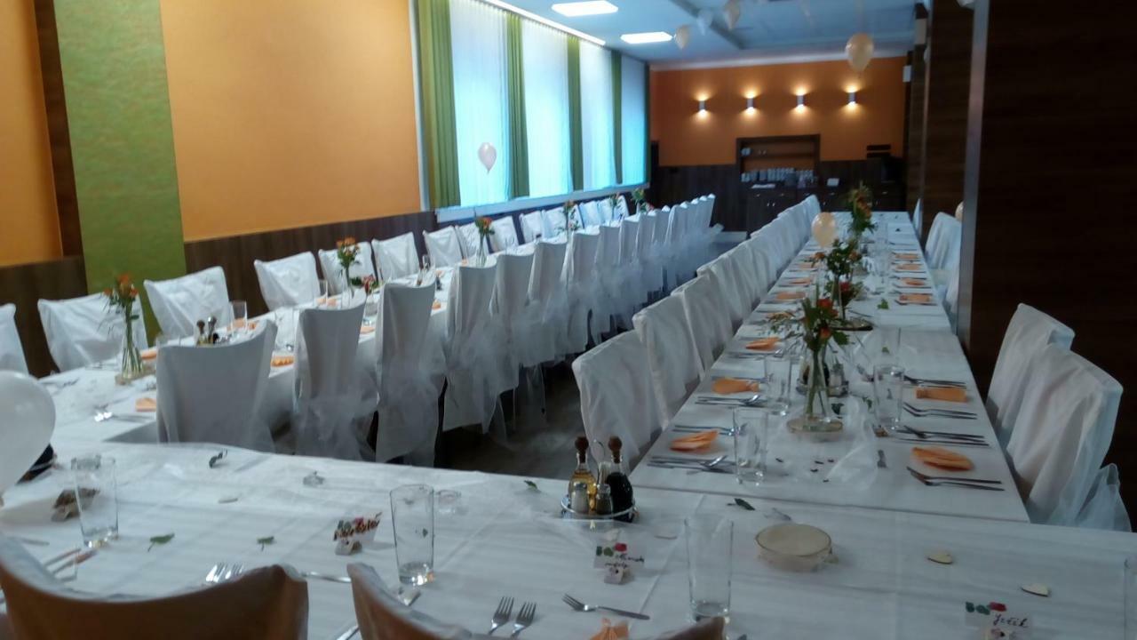 Hotel Odra オストラヴィツェ エクステリア 写真